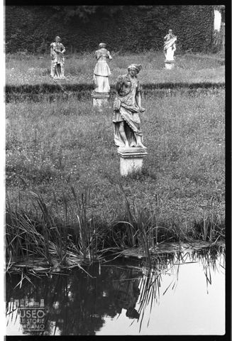 Giardino con statue in Veneto