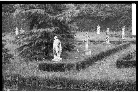 Giardino con statue in Veneto