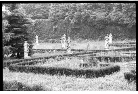 Giardino con statue in Veneto