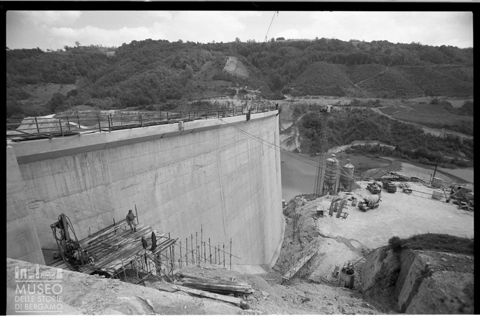 La diga di Comunanza in costruzione