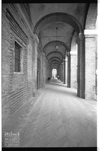 I portici del Palazzo Comunale a Corinaldo