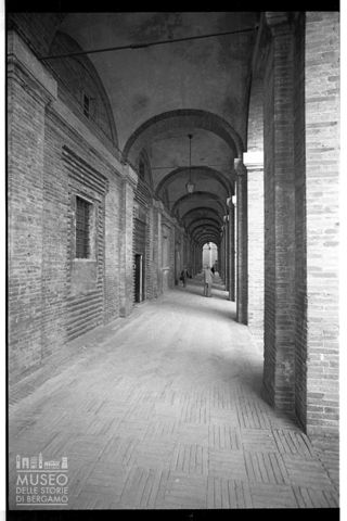 I portici del Palazzo Comunale a Corinaldo
