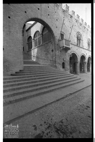 Scorcio del Palazzo dei Priori a Montecassiano