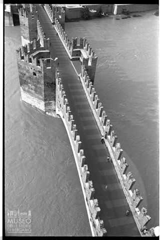 Il Ponte Scaligero sull'Adige a Verona visto dal Castelvecchio