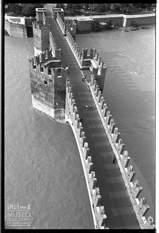 Il Ponte Scaligero sull'Adige a Verona visto dal Castelvecchio