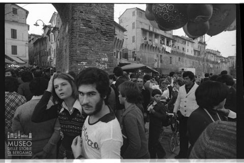 Folla alla fiera di San Settimio a Jesi
