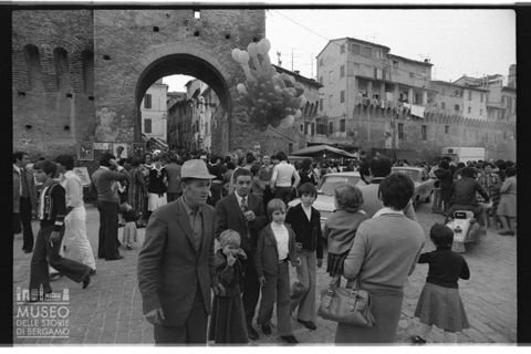 Folla alla fiera di San Settimio a Jesi