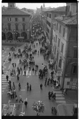 Passeggio nel centro storico di Jesi