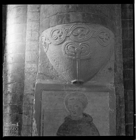 Dettaglio di una mensola dell'abbazia di Santa Maria di Chiaravalle di Fiastra