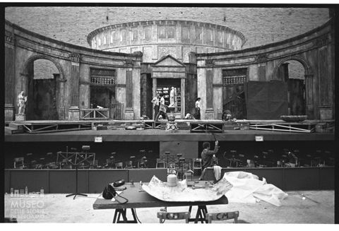Allestimento della scenografia della 
