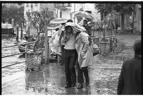 Scena di vita quotidiana a Peschiera Maraglio