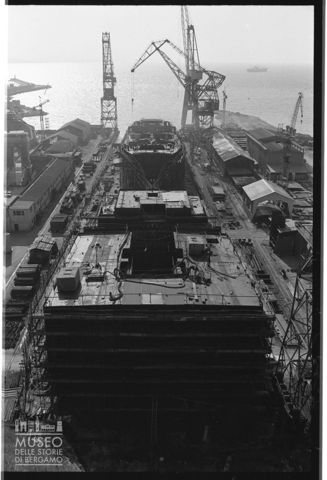 I Cantieri Navali Riuniti e il molo nord di Ancona