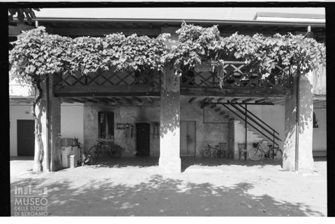 La cascina Oggiono a Usmate Velate