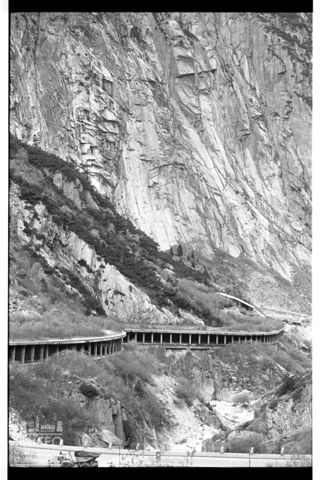La strada coperta che scende dal Passo San Gottardo