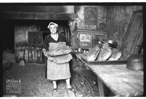 Ritratto di signora in un forno a Ferentino