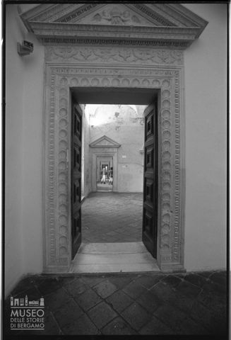Portale del salone della Jole nel Palazzo Ducale di Urbino