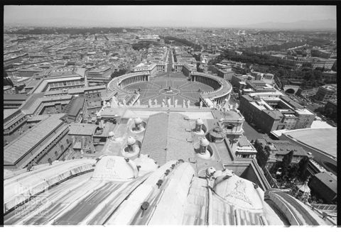 Veduta della piazza San Pietro in Vaticano