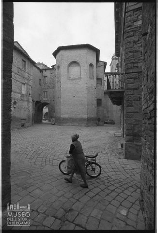 Scorcio della piazzetta Abramo Ceccarelli a Sant'Angelo in Vado