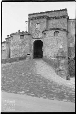 Porta Maggiore a Mombaroccio