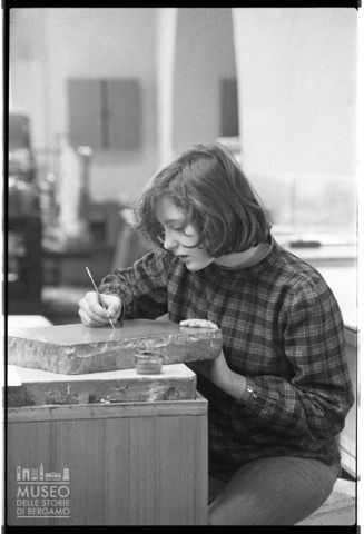 Ritratto di una studentessa alla Scuola del Libro di Urbino