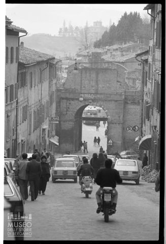 Via Giuseppe Mazzini a Urbino