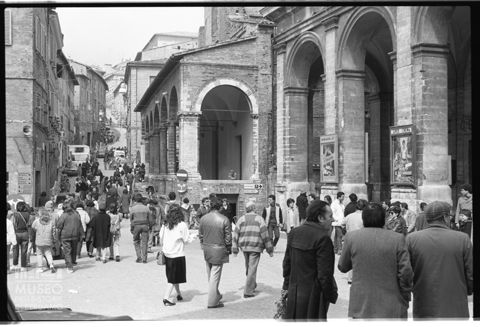 Scorcio su piazza della Repubblica a Urbino