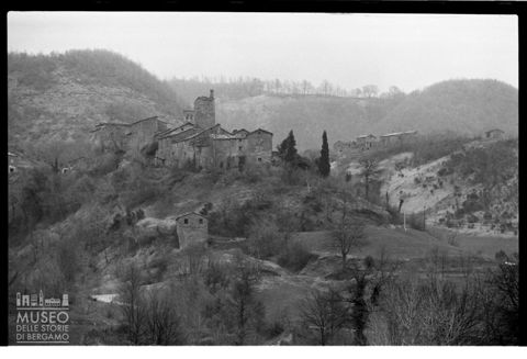 Il borgo di Castello della Pieve nei pressi di Mercatello sul Metauro
