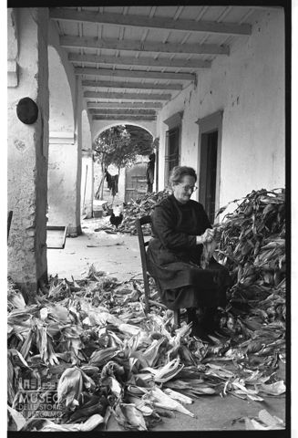 Scena di vita contadina in una cascina bergamasca