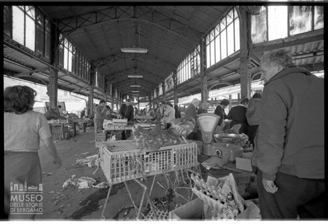 Scena di mercato a Torino