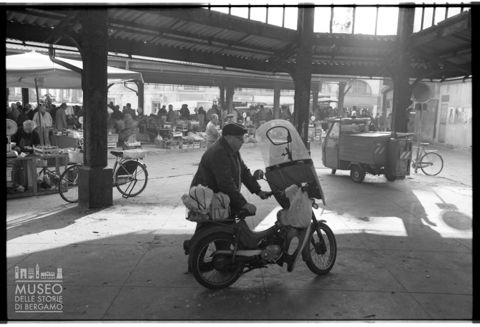 Scena di mercato a Torino
