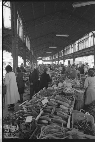Scena di mercato a Torino