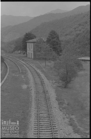 Paesaggio emiliano con ferrovia