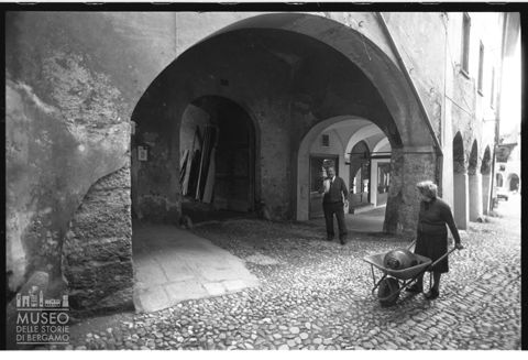 Scena di vita quotidiana ad Avigliana