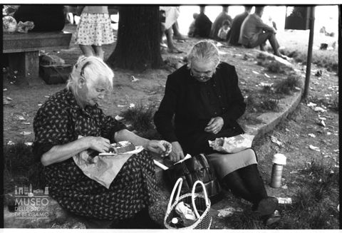 Refezione nei giardini del Santuario di Santa Maria del Fonte a Caravaggio