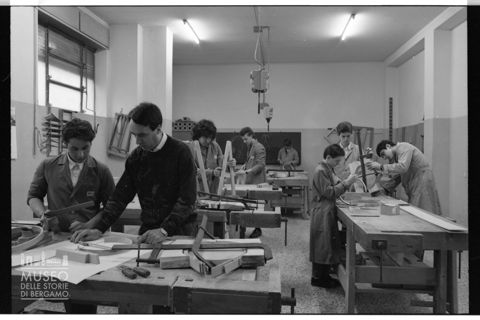 Scuola professionale per artigiani a Cantù