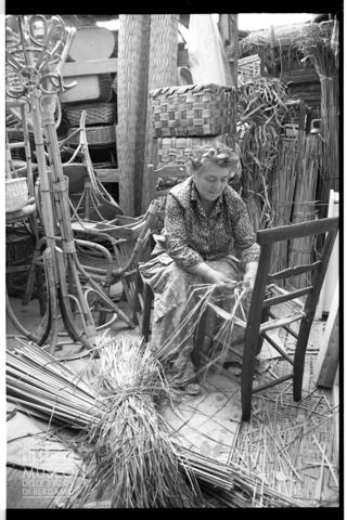 Impagliatura di sedie a Lugo