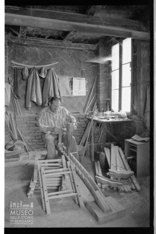 Produzione di sedie in legno a Lugo