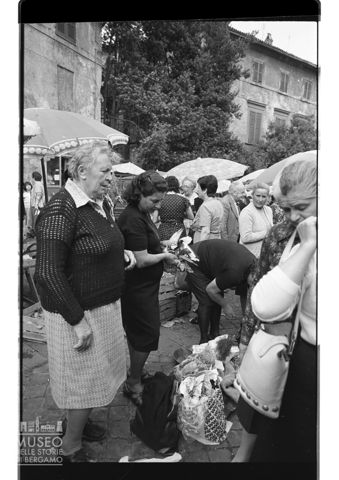 Mercato in piazza del Popolo ad Orvieto