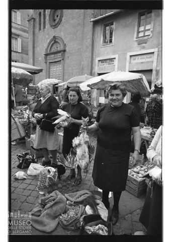 Mercato in piazza del Popolo ad Orvieto