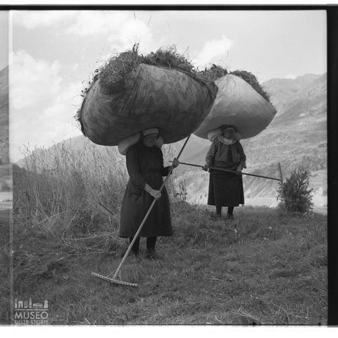 Ritratto di contadine nella Valle di Cogne
