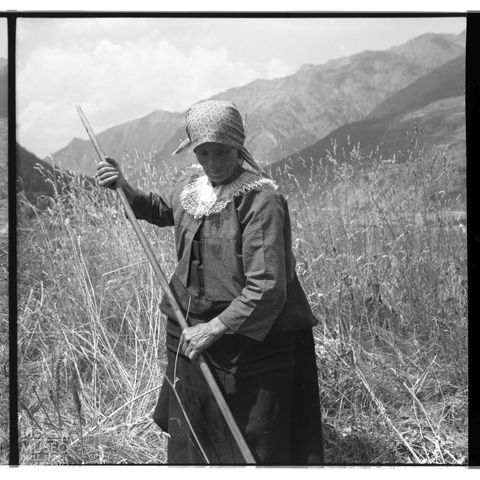 Ritratto di contadina nella Valle di Cogne