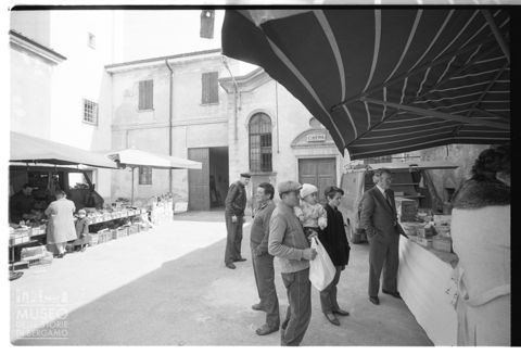 Scena di mercato a Casalmorano