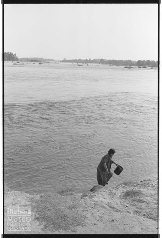 Una lavandaia in riva al Ticino
