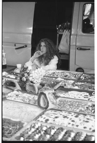 Ritratto di venditrice ambulante al mercato di Luino