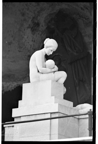 Scultura nel Cimitero Monumentale di Milano