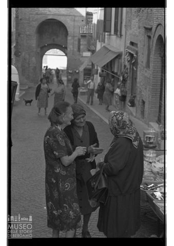 Conversazione tra donne a Montefalco