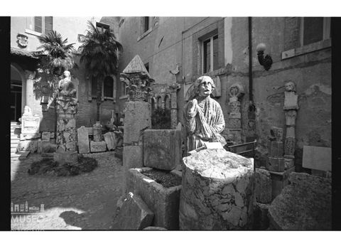 Reperti archeologici nel cortile del Palazzo Comunale di Amelia