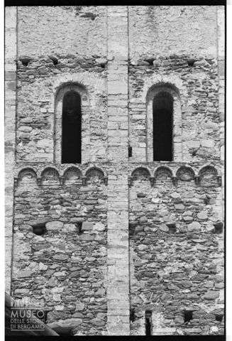 Particolare del campanile della chiesa di Santo Stefano a Sorico