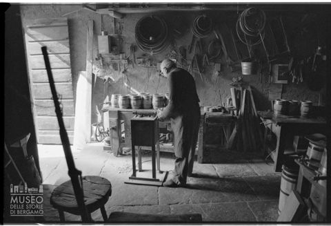 Il laboratorio di un bottaio a Varenna