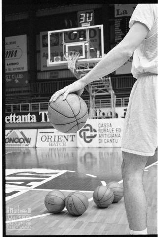 Giocatore di basket a Cantù